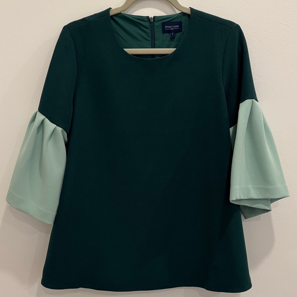 Avon Lane by Tuckernuck Harper Bell Sleeve Blouse - Picture 2 of 4